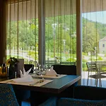 Nuhr Medical - & Restaurant - Ab 3 Naechte Vom 20 Mai Bis 25 Mai Inklusive Halbpension Mit 4 Gaenge Menue Yoga & Massage - Fuer Buchungen, Fragen Oder Sommerangebote Kontaktieren Sie Uns Gerne 4* Senftenberg