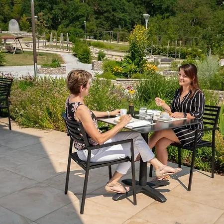 Nuhr Medical - Hotel & Restaurant - Ab 2 Naechte Von 13 Feb 26 - 15 Feb 26 Kostenlose Zimmerdekoration & 1 Flasche Sekt Fuer Den Valentinstag, Champagner & Kaviar Am 14 Feb Um 18 Uhr Bitte Tisch Vorreservieren 4* Senftenberg