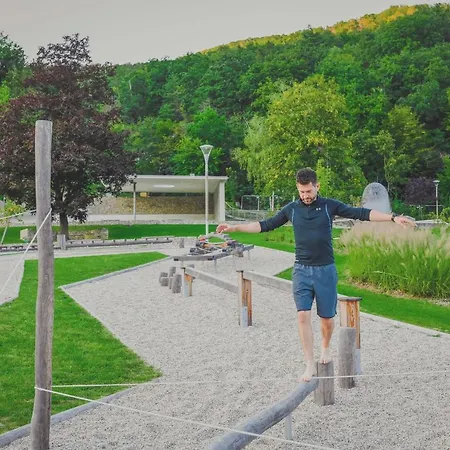 Nocleg ze śniadaniem Nuhr Medical - Hotel & Restaurant - Ab 2 Naechte Von 13 Feb 26 - 15 Feb 26 Kostenlose Zimmerdekoration & 1 Flasche Sekt Fuer Den Valentinstag, Champagner & Kaviar Am 14 Feb Um 18 Uhr Bitte Tisch Vorreservieren 4*