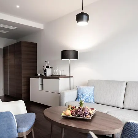 Nuhr Medical - & Restaurant - Geniessen Sie Ab 2 Naechte Im Zeitraum Von 23 Bis 26 April Ein Kostenloses Weinfruehling-ticket Pro Person Bed & Breakfast