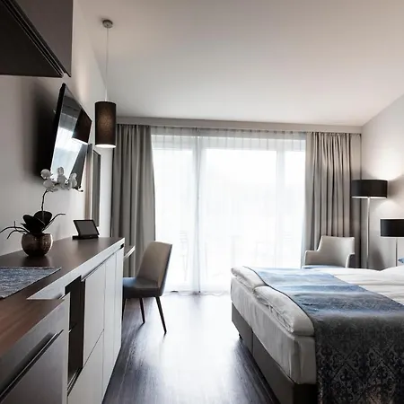 Nuhr Medical - Hotel & Restaurant - Ab 2 Naechte Von 13 Feb 26 - 15 Feb 26 Kostenlose Zimmerdekoration & 1 Flasche Sekt Fuer Den Valentinstag, Champagner & Kaviar Am 14 Feb Um 18 Uhr Bitte Tisch Vorreservieren Nocleg ze śniadaniem