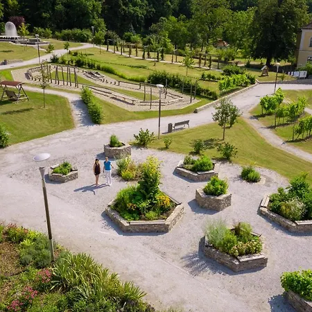 Bed & Breakfast Nuhr Medical - & Restaurant - Geniessen Sie Ab 2 Naechte Im Zeitraum Von 23 Bis 26 April Ein Kostenloses Weinfruehling-ticket Pro Person Senftenberg