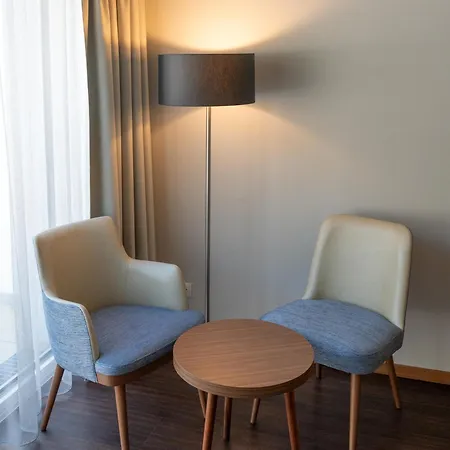 Nuhr Medical - & Restaurant - Ab 3 Naechten Im Zeitraum Vom 06 Juli Bis 30 August Geniessen Sie Pro Person Eine Kostenlose Massage-unser Naturteich Steht Ihnen Taeglich Von 10 Uhr Bis 18 Uhr Zur Verfuegung Inklusive Getraenke Bed & Breakfast 4*