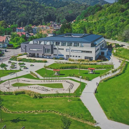 Nuhr Medical - & Restaurant - Geniessen Sie Ab 2 Naechte Im Zeitraum Von 23 Bis 26 April Ein Kostenloses Weinfruehling-ticket Pro Person Bed & Breakfast Senftenberg