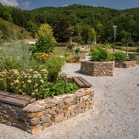 Nuhr Medical - & Restaurant - Ab 3 Naechte Vom 20 Mai Bis 25 Mai Inklusive Halbpension Mit 4 Gaenge Menue Yoga & Massage - Fuer Buchungen Oder Bei Fragen Kontaktieren Sie Uns Gerne 住宿加早餐酒店