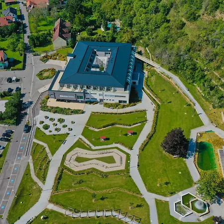 Nuhr Medical - Hotel & Restaurant - Ab 3 Naechte Vom 20 Mai Bis 25 Mai Inklusive Halbpension Mit 4 Gaenge Menue Yoga & Massage - Fuer Buchungen Oder Bei Fragen Kontaktieren Sie Uns Gerne Senftenberg