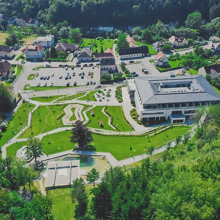 Nuhr Medical - Hotel & Restaurant - Ab 3 Naechte Vom 20 Mai Bis 25 Mai Inklusive Halbpension Mit 4 Gaenge Menue Yoga & Massage - Fuer Buchungen Oder Bei Fragen Kontaktieren Sie Uns Gerne סנפטנברג