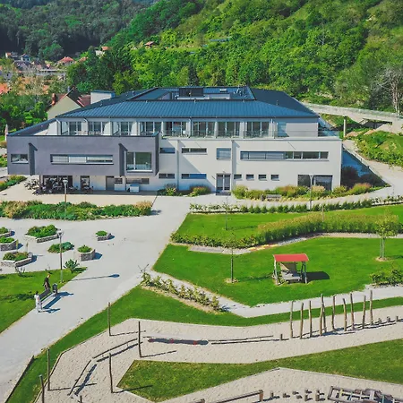 Nuhr Medical - & Restaurant - Geniessen Sie Ab 2 Naechte Im Zeitraum Von 23 Bis 26 April Ein Kostenloses Weinfruehling-ticket Pro Person 4*