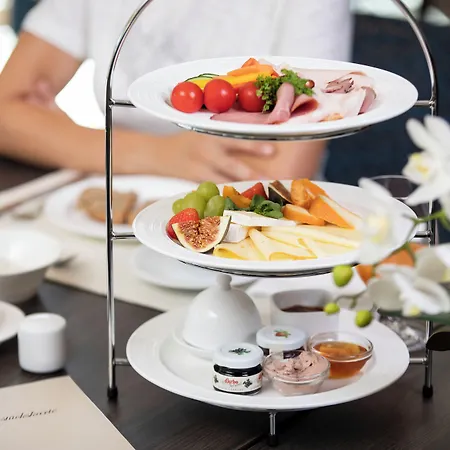 Nuhr Medical - & Restaurant - Ab 3 Naechten Im Zeitraum Vom 06 Juli Bis 30 August Geniessen Sie Pro Person Eine Kostenlose Massage-unser Naturteich Steht Ihnen Taeglich Von 10 Uhr Bis 18 Uhr Zur Verfuegung Inklusive Getraenke Bed & Breakfast