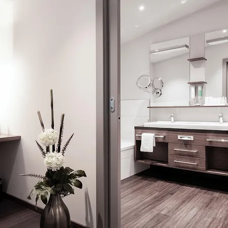 Nuhr Medical - & Restaurant - Ab 3 Naechten Im Zeitraum Vom 06 Juli Bis 30 August Geniessen Sie Pro Person Eine Kostenlose Massage-unser Naturteich Steht Ihnen Taeglich Von 10 Uhr Bis 18 Uhr Zur Verfuegung Inklusive Getraenke 4*