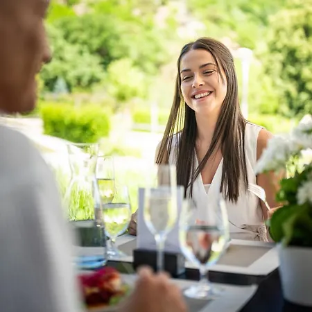 Nuhr Medical - & Restaurant - Ab 3 Naechten Im Zeitraum Vom 06 Juli Bis 30 August Geniessen Sie Pro Person Eine Kostenlose Massage-unser Naturteich Steht Ihnen Taeglich Von 10 Uhr Bis 18 Uhr Zur Verfuegung Inklusive Getraenke 4* Senftenberg