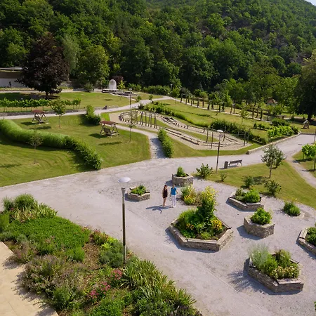 Nuhr Medical - & Restaurant - Ab 2 Naechten Vom 23 Oktober Bis 26 Oktober, Kostenlose Rueckenmassage, Sauna & Pool Steht Ihnen Taeglich Von 7 Uhr Bis 20 Uhr Zur Verfuegung Kostenloser Late Check-out Bed & Breakfast Senftenberg