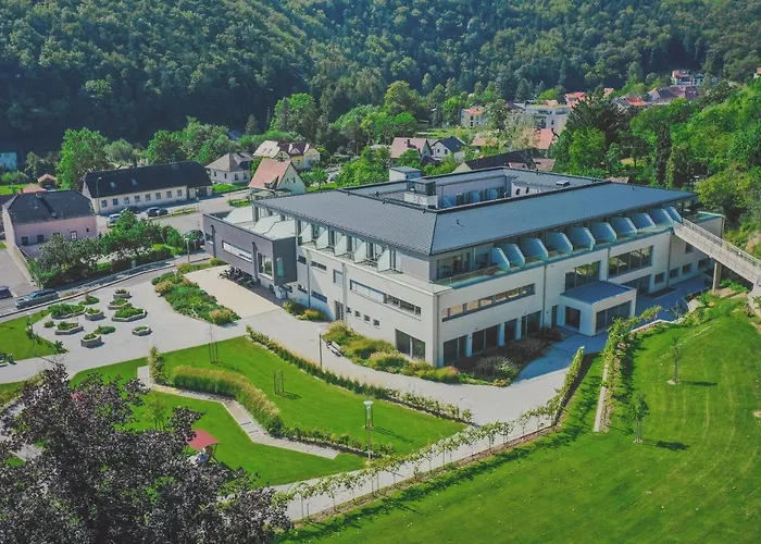 住宿加早餐酒店 Nuhr Medical - & Restaurant - Ab 3 Naechte Vom 20 Mai Bis 25 Mai Inklusive Halbpension Mit 4 Gaenge Menue Yoga & Massage - Fuer Buchungen Oder Bei Fragen Kontaktieren Sie Uns Gerne 4*