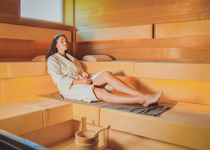 Nuhr Medical - Hotel & Restaurant - Ab 3 Naechte Vom 20 Mai Bis 25 Mai Inklusive Halbpension Mit 4 Gaenge Menue Yoga & Massage - Fuer Buchungen Oder Bei Fragen Kontaktieren Sie Uns Gerne 4*