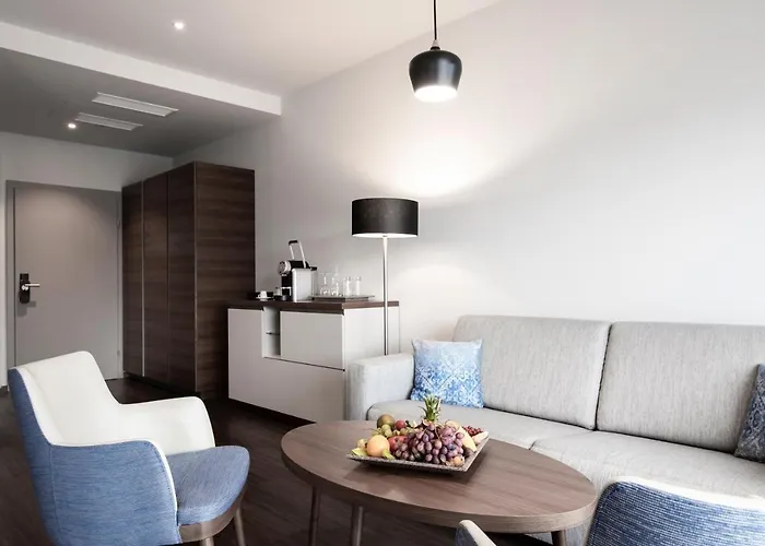 Nuhr Medical - Hotel & Restaurant - Ab 3 Naechte Vom 20 Mai Bis 25 Mai Inklusive Halbpension Mit 4 Gaenge Menue Yoga & Massage - Fuer Buchungen Oder Bei Fragen Kontaktieren Sie Uns Gerne Bed & Breakfast