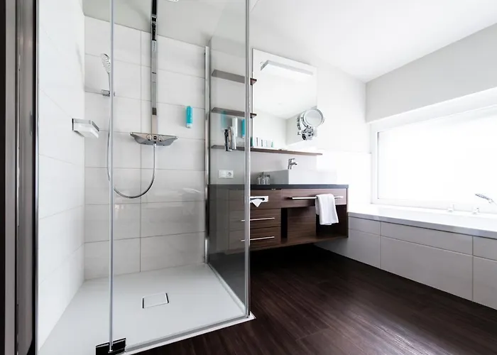 Nuhr Medical - Hotel & Restaurant - Ab 3 Naechte Vom 20 Mai Bis 25 Mai Inklusive Halbpension Mit 4 Gaenge Menue Yoga & Massage - Fuer Buchungen Oder Bei Fragen Kontaktieren Sie Uns Gerne Bed & Breakfast 4*