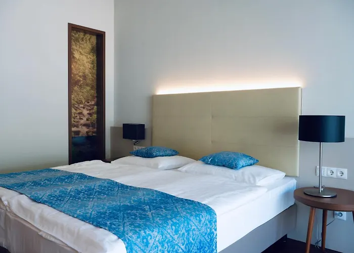 Nuhr Medical - Hotel & Restaurant - Ab 3 Naechte Vom 20 Mai Bis 25 Mai Inklusive Halbpension Mit 4 Gaenge Menue Yoga & Massage - Fuer Buchungen Oder Bei Fragen Kontaktieren Sie Uns Gerne Senftenberg