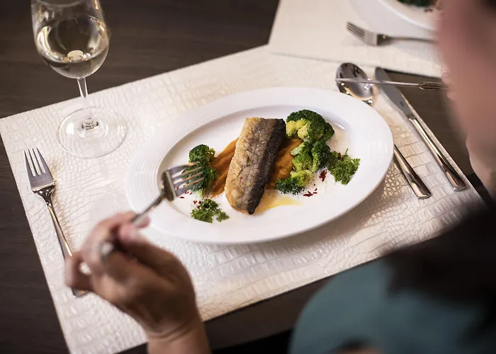 Nuhr Medical - Hotel & Restaurant - Ab 3 Naechte Vom 20 Mai Bis 25 Mai Inklusive Halbpension Mit 4 Gaenge Menue Yoga & Massage - Fuer Buchungen Oder Bei Fragen Kontaktieren Sie Uns Gerne Bed & Breakfast Senftenberg