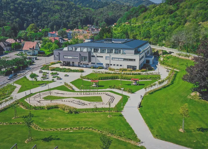 Nuhr Medical - & Restaurant - Ab 3 Naechte Vom 20 Mai Bis 25 Mai Inklusive Halbpension Mit 4 Gaenge Menue Yoga & Massage - Fuer Buchungen Oder Bei Fragen Kontaktieren Sie Uns Gerne 住宿加早餐酒店 山夫顿堡