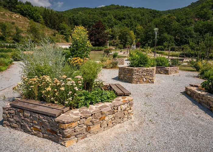 Nuhr Medical - Hotel & Restaurant - Ab 3 Naechte Vom 20 Mai Bis 25 Mai Inklusive Halbpension Mit 4 Gaenge Menue Yoga & Massage - Fuer Buchungen Oder Bei Fragen Kontaktieren Sie Uns Gerne Panzió