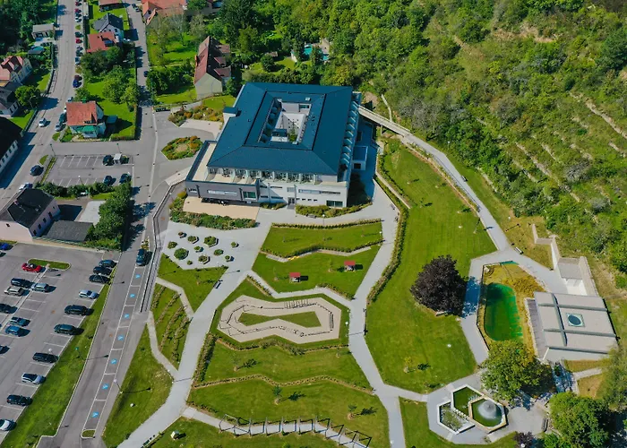 Nuhr Medical - Hotel & Restaurant - Ab 3 Naechte Vom 20 Mai Bis 25 Mai Inklusive Halbpension Mit 4 Gaenge Menue Yoga & Massage - Fuer Buchungen Oder Bei Fragen Kontaktieren Sie Uns Gerne Senftenberg