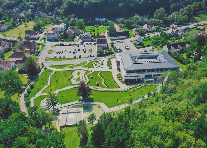 Nuhr Medical - & Restaurant - Ab 3 Naechte Vom 20 Mai Bis 25 Mai Inklusive Halbpension Mit 4 Gaenge Menue Yoga & Massage - Fuer Buchungen Oder Bei Fragen Kontaktieren Sie Uns Gerne 山夫顿堡