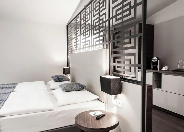 Nuhr Medical - Hotel & Restaurant - Ab 3 Naechte Vom 20 Mai Bis 25 Mai Inklusive Halbpension Mit 4 Gaenge Menue Yoga & Massage - Fuer Buchungen Oder Bei Fragen Kontaktieren Sie Uns Gerne לינה וארוחת בוקר