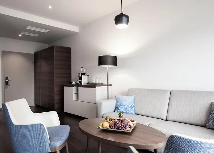 Nuhr Medical - Hotel & Restaurant - Ab 3 Naechte Vom 20 Mai Bis 25 Mai Inklusive Halbpension Mit 4 Gaenge Menue Yoga & Massage - Fuer Buchungen Oder Bei Fragen Kontaktieren Sie Uns Gerne